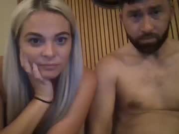 couple Sexy Cam Girls Love To Sex Chat On Video with riskni