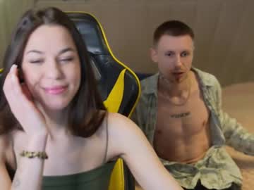 couple Sexy Cam Girls Love To Sex Chat On Video with spicypairlive