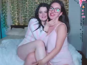 couple Sexy Cam Girls Love To Sex Chat On Video with little_cherriess