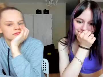 couple Sexy Cam Girls Love To Sex Chat On Video with sophie_and_rachelss